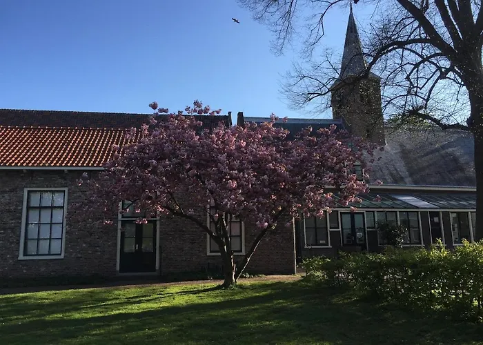 Apartment Prachtige Monumentale Bovenwoning, Hartje
