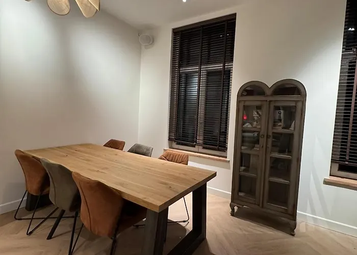 Prachtige Monumentale Bovenwoning, Hartje *